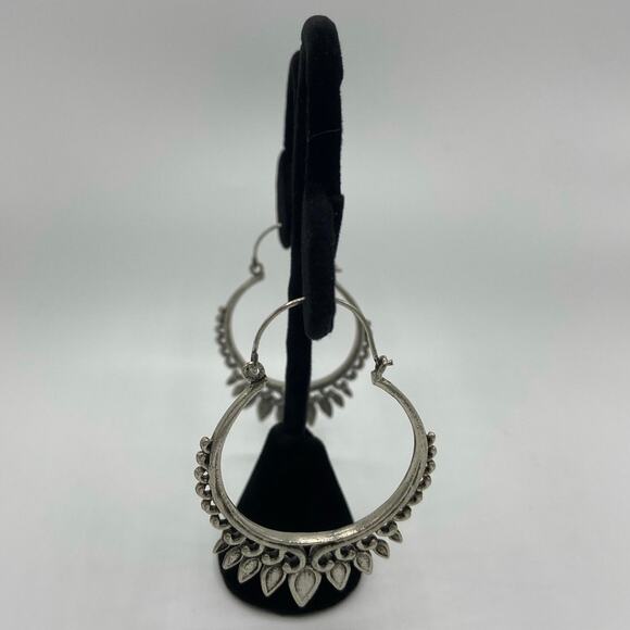 Beautiful silver tone boho earrings - Picture 2 of 5